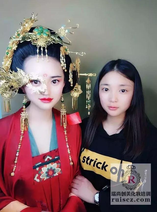 新生入學&老生月考：年輕nice有實力，熱愛化妝沒道理！