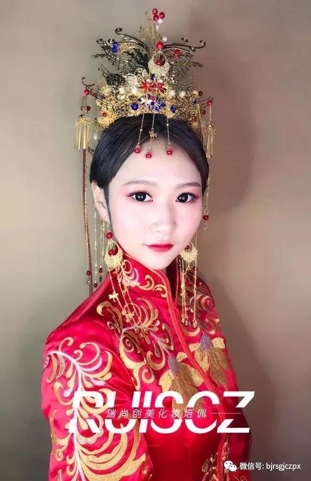 學(xué)員月考作品欣賞：不同風(fēng)格的新娘造型