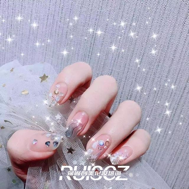 又美又有立體質(zhì)感的水波紋美甲，好看極了！
