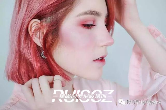 大勢(shì)愛豆新歌回歸，獨(dú)特腮紅甜美爆表！