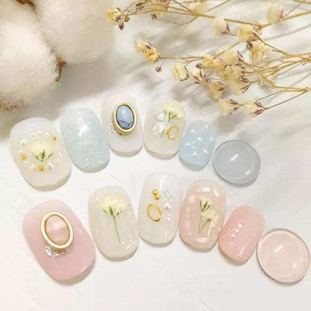 適合春天的小清新美甲，讓指尖成為“限量版”！