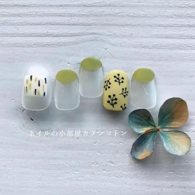 適合春天的小清新美甲，讓指尖成為“限量版”！