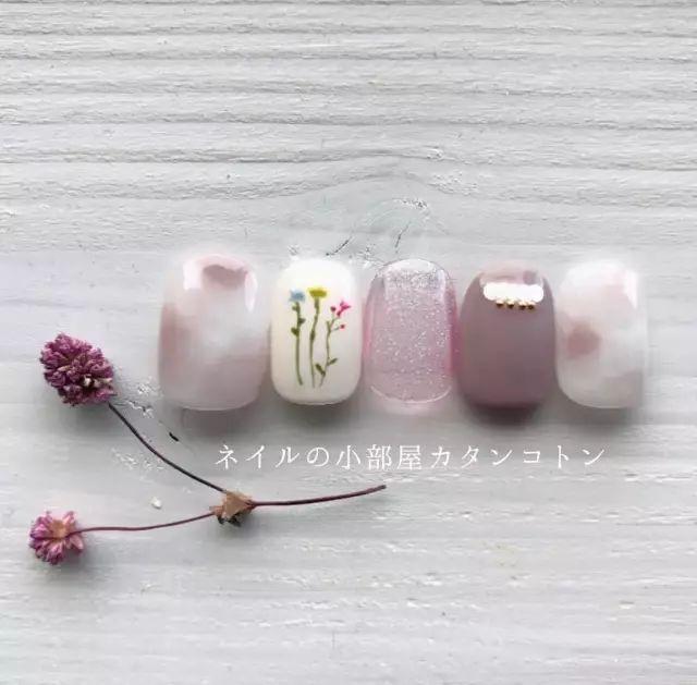 適合春天的小清新美甲，讓指尖成為“限量版”！
