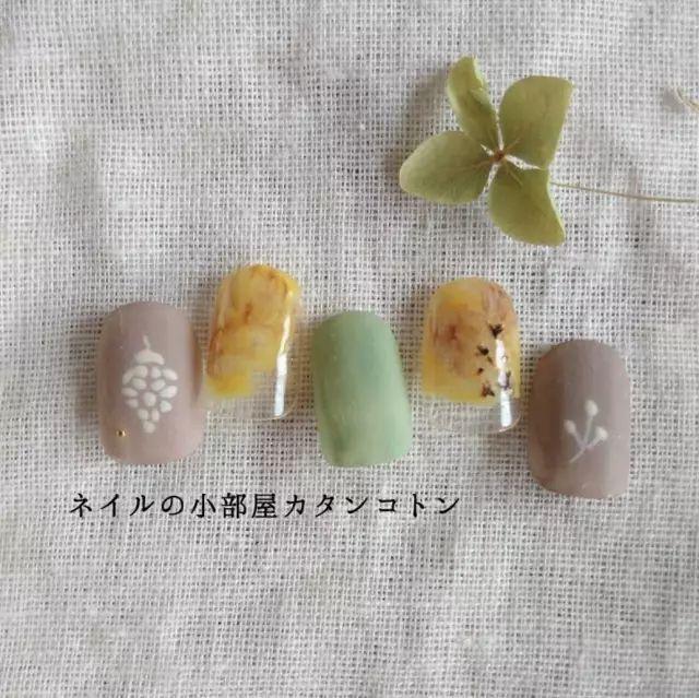 適合春天的小清新美甲，讓指尖成為“限量版”！