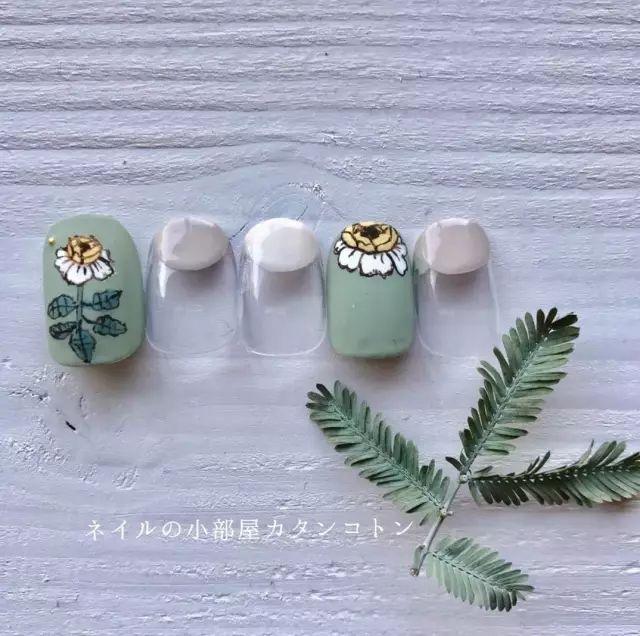 適合春天的小清新美甲，讓指尖成為“限量版”！
