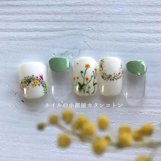 適合春天的小清新美甲，讓指尖成為“限量版”！