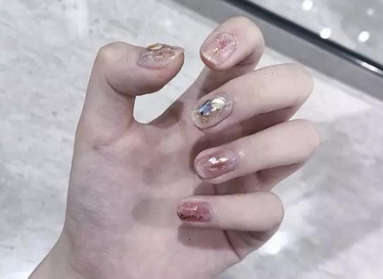 超時髦的鹽系美甲，承包酷女孩的春天！