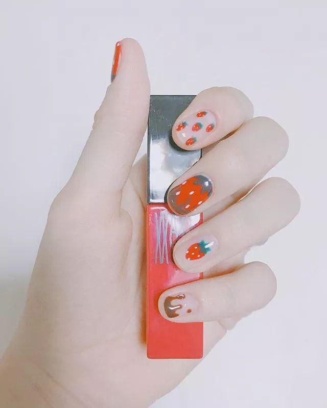 闊愛的草莓美甲！戳到你萌點(diǎn)沒？