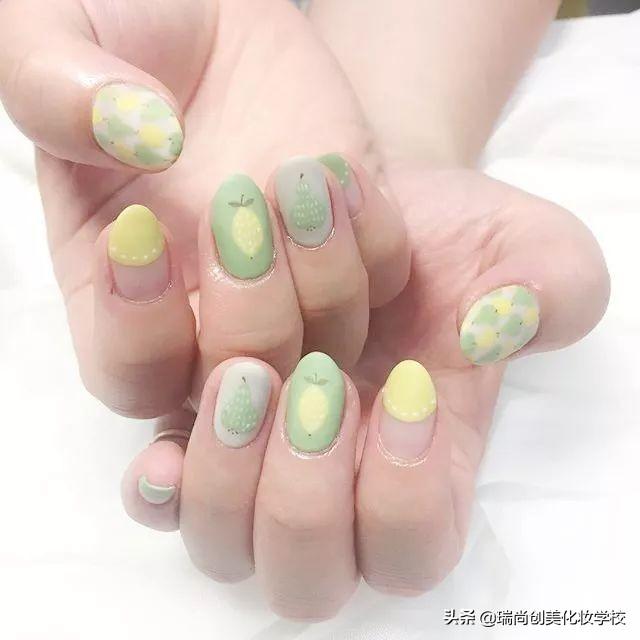 春日里好看的美甲款式，和綠色更配哦~