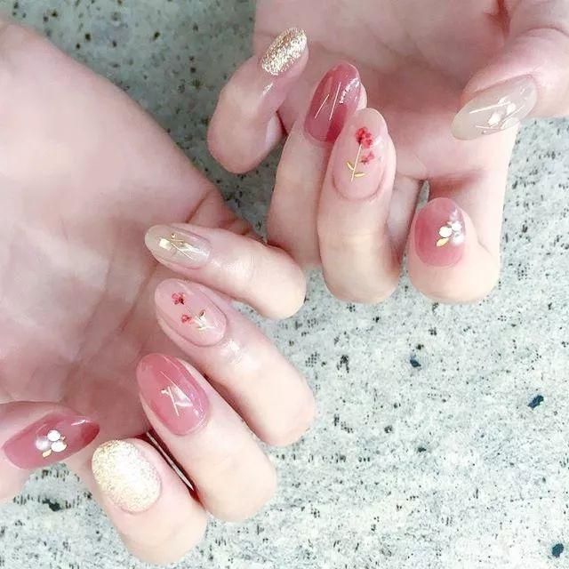 假期將至，做款清新的花朵甲開心出游吧！